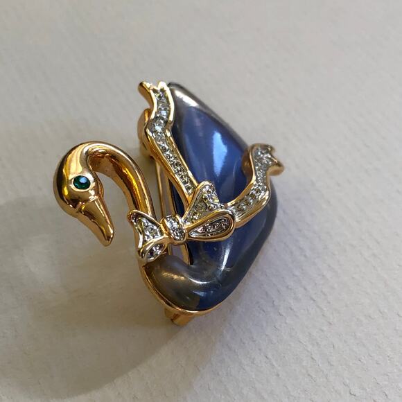 Swan Brooch With Blue Translucent Body Gold Tone Rhinestone Ribbon Vintage Retro - Picture 6 of 10